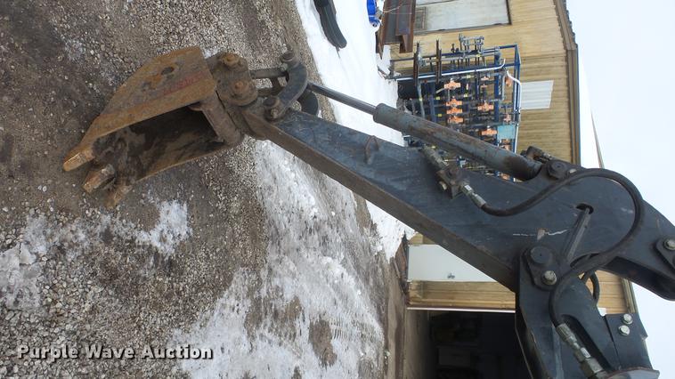 image for item FI9321 2006 John Deere 27D mini excavator