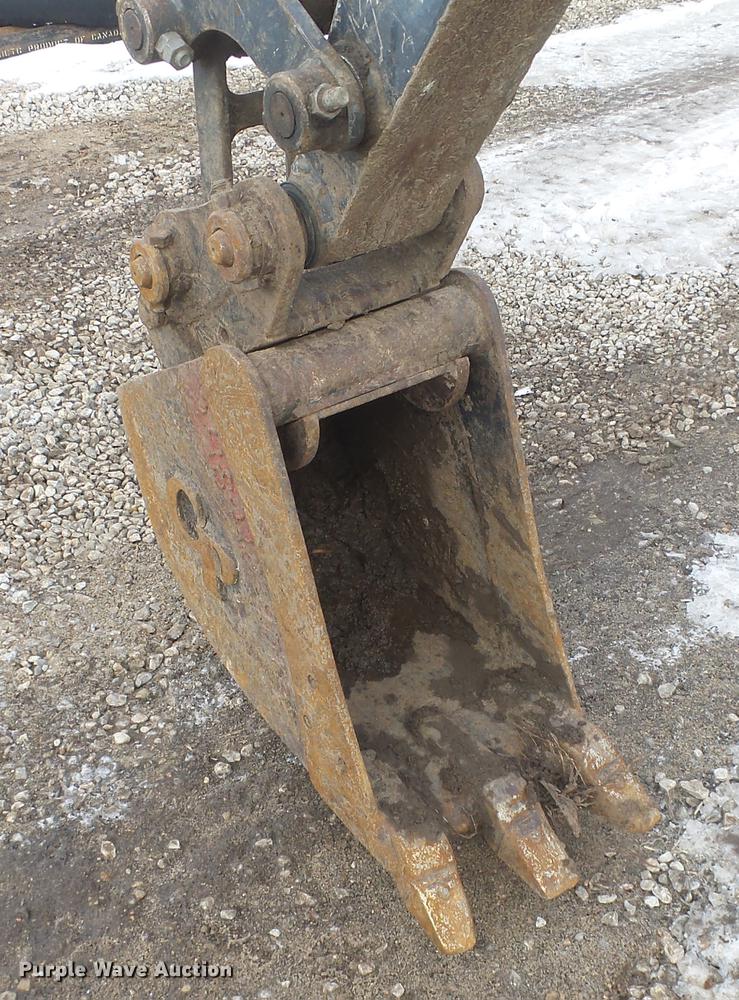 image for item FI9321 2006 John Deere 27D mini excavator