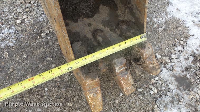 image for item FI9321 2006 John Deere 27D mini excavator