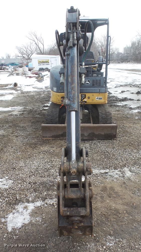 image for item FI9321 2006 John Deere 27D mini excavator