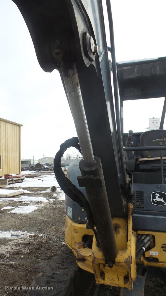 image for item FI9321 2006 John Deere 27D mini excavator