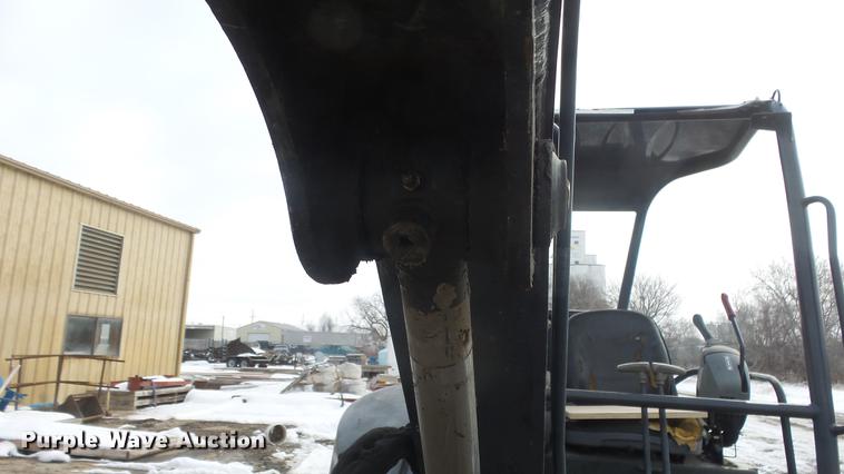 image for item FI9321 2006 John Deere 27D mini excavator