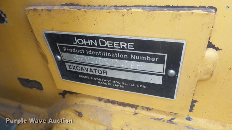 image for item FI9321 2006 John Deere 27D mini excavator