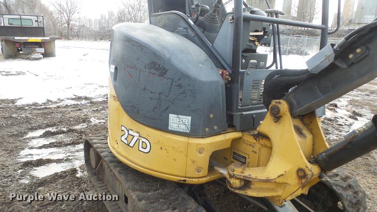 image for item FI9321 2006 John Deere 27D mini excavator