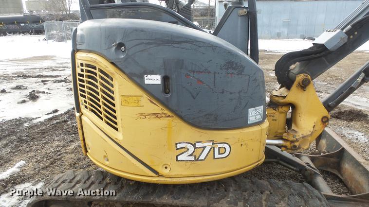 image for item FI9321 2006 John Deere 27D mini excavator