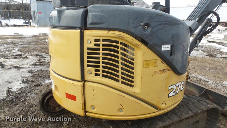 image for item FI9321 2006 John Deere 27D mini excavator