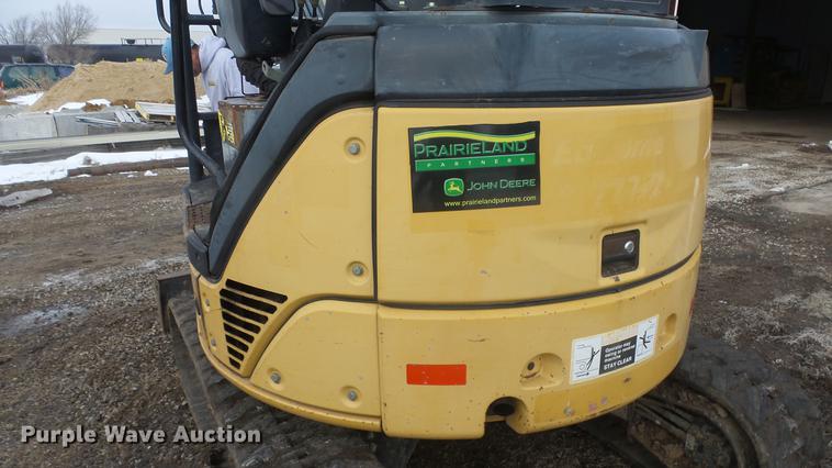 image for item FI9321 2006 John Deere 27D mini excavator