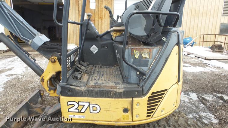 image for item FI9321 2006 John Deere 27D mini excavator