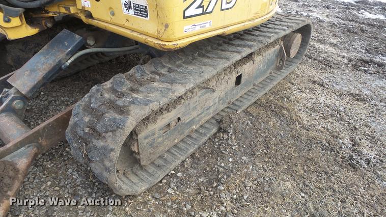 image for item FI9321 2006 John Deere 27D mini excavator