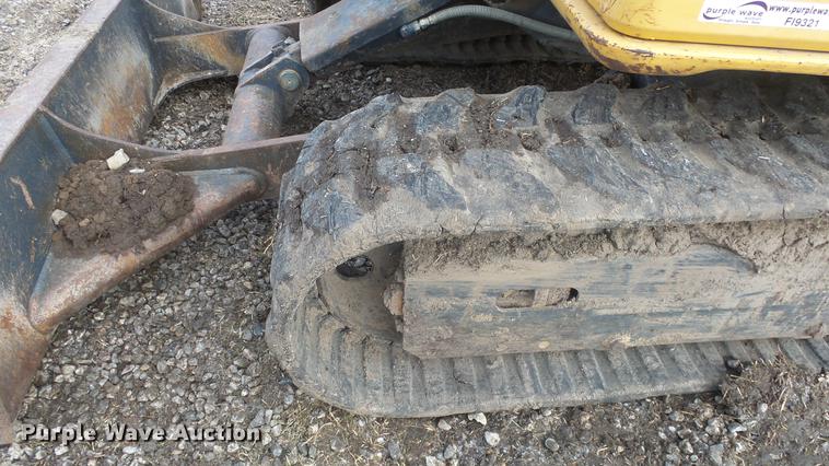 image for item FI9321 2006 John Deere 27D mini excavator