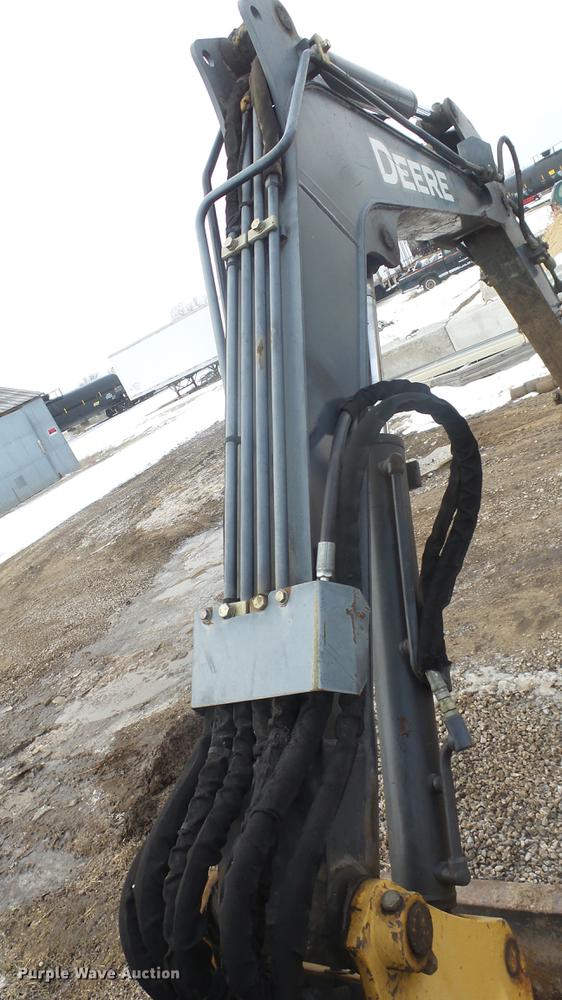image for item FI9321 2006 John Deere 27D mini excavator