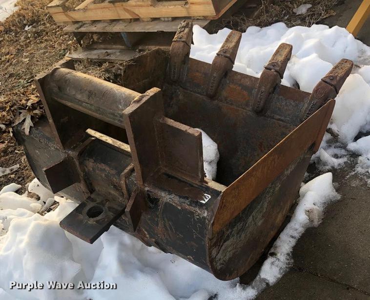 image for item FI9321 2006 John Deere 27D mini excavator