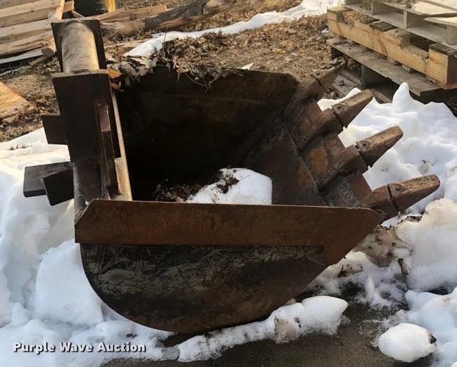 image for item FI9321 2006 John Deere 27D mini excavator