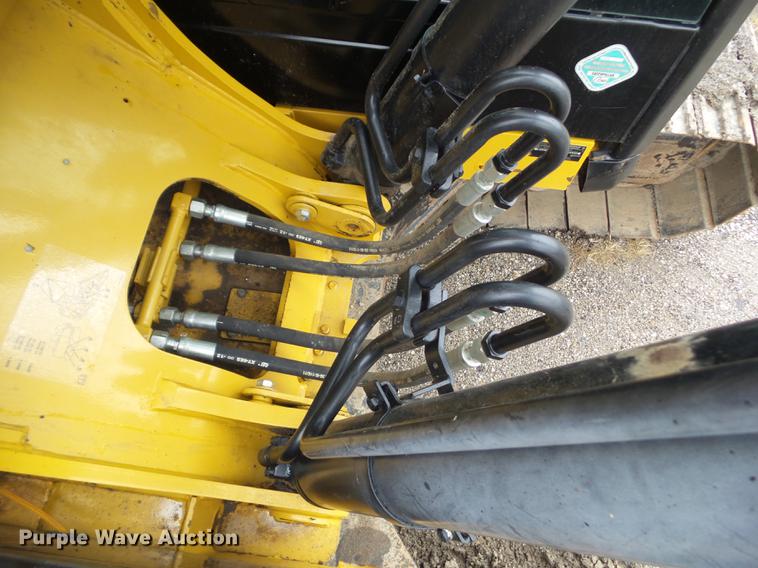 image for item L5728 2013 Caterpillar 320EL excavator