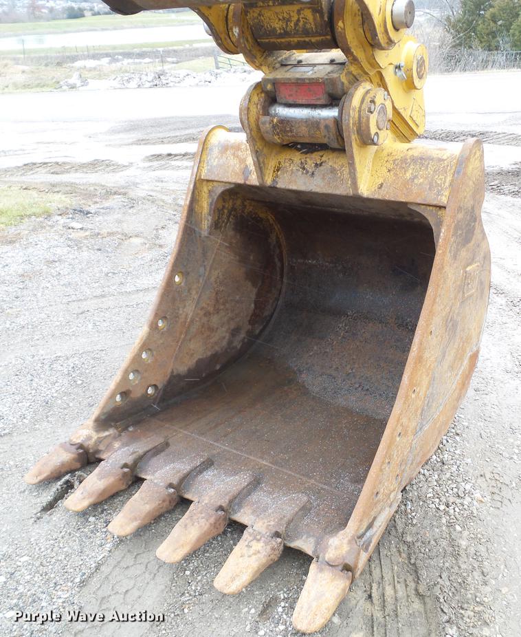 image for item L5728 2013 Caterpillar 320EL excavator