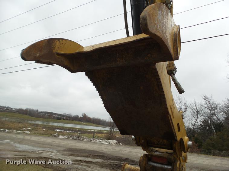image for item L5728 2013 Caterpillar 320EL excavator