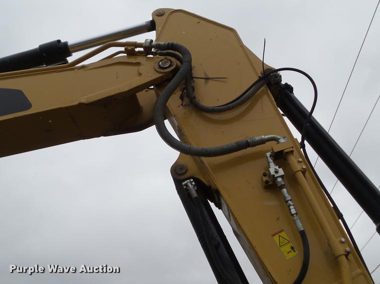 image for item L5728 2013 Caterpillar 320EL excavator