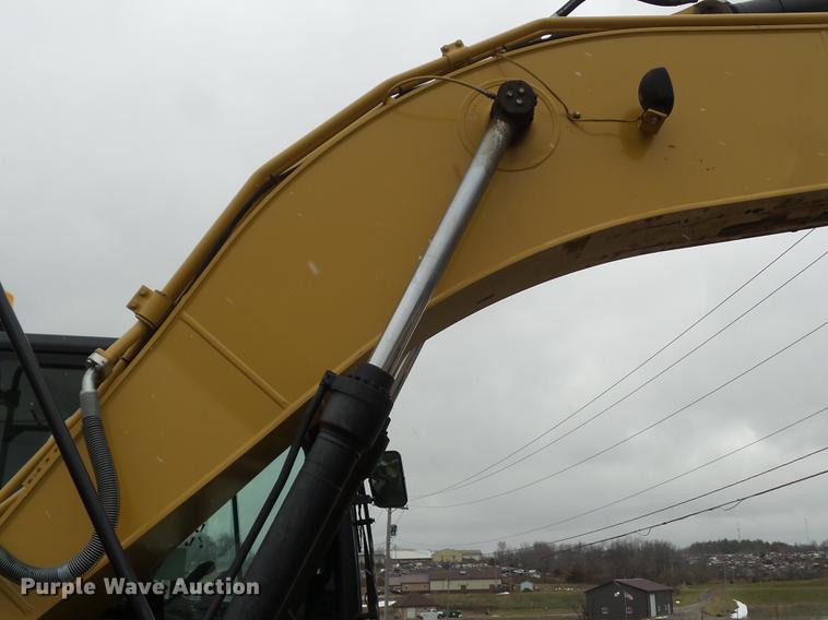 image for item L5728 2013 Caterpillar 320EL excavator