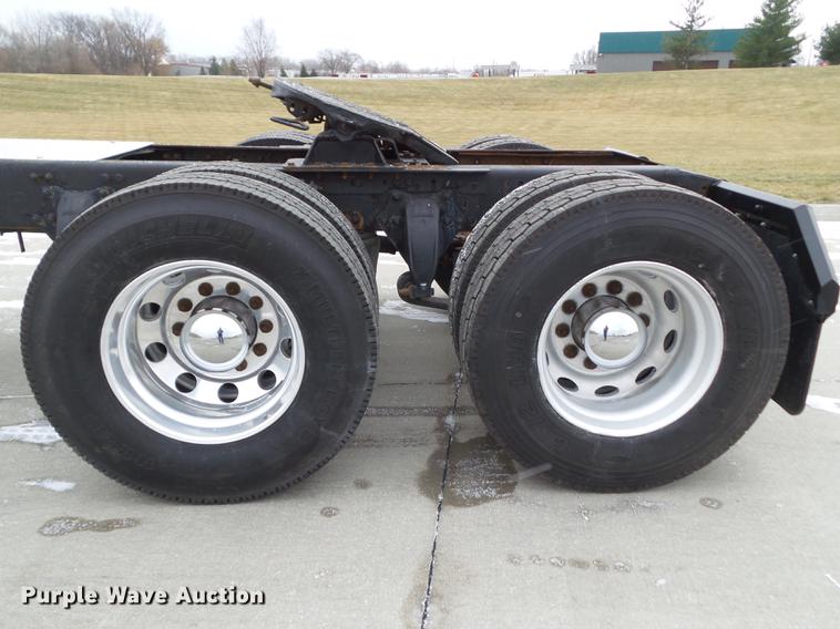 image for item L5731 2003 Freightliner FL112 semi truck