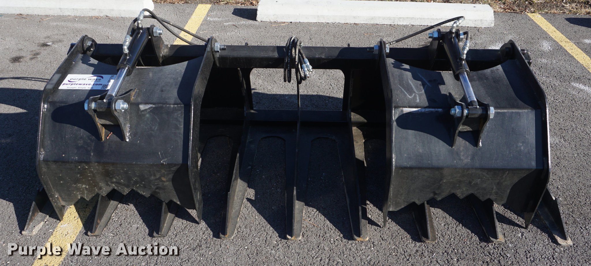 Brute root grapple bucket in Olathe, KS Item DF1716 sold Purple Wave