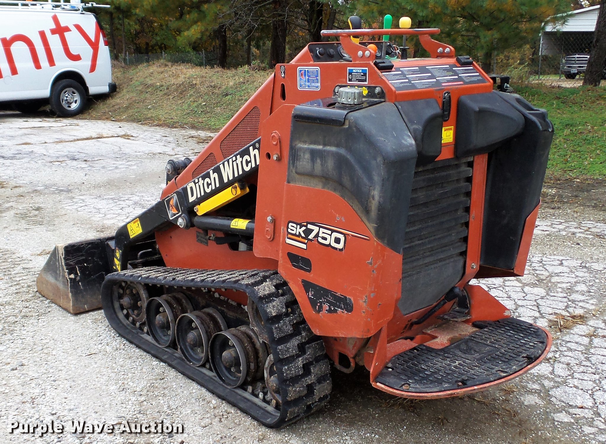 2014 Ditch Witch SK750 compact utility loader in O