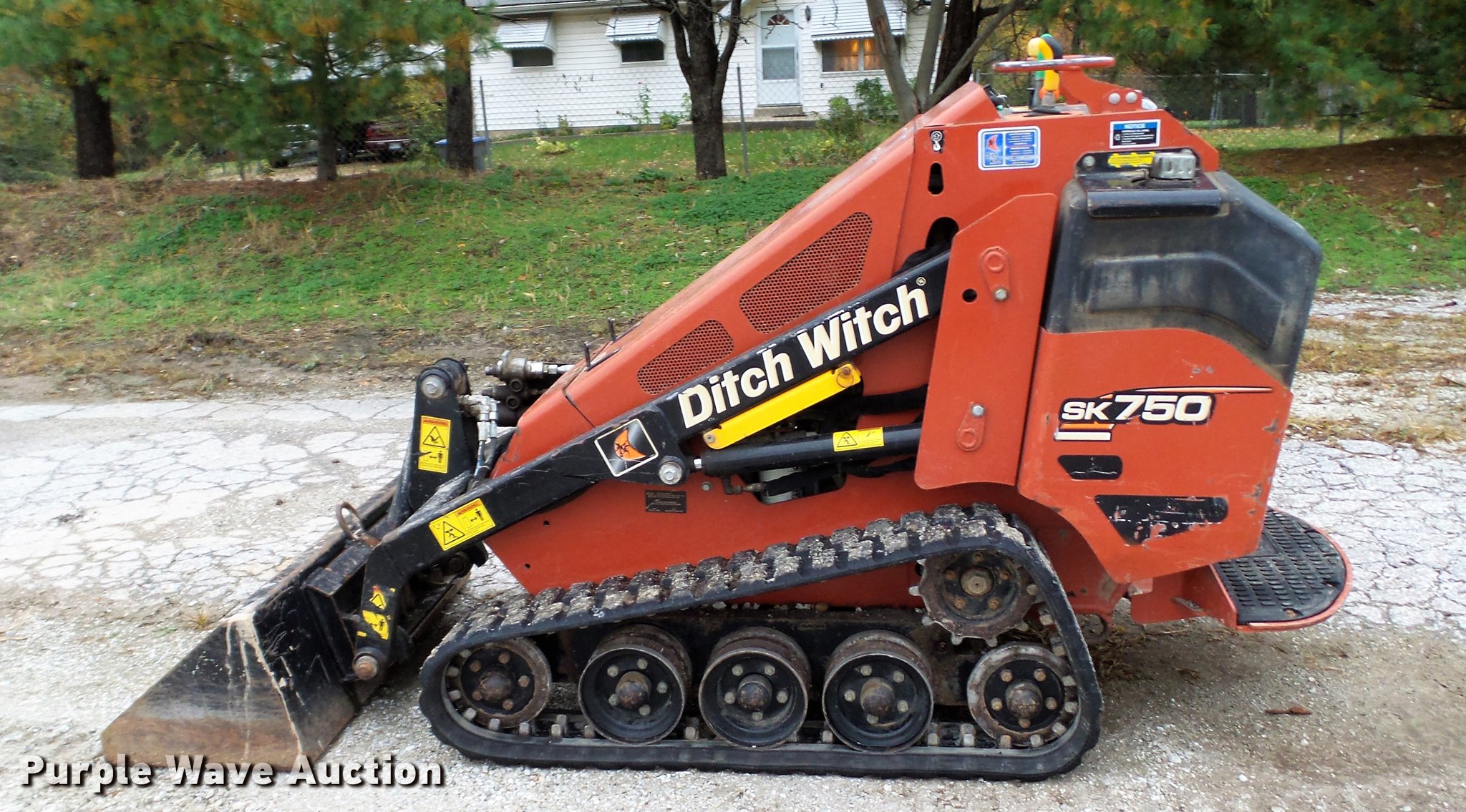 2014 Ditch Witch SK750 compact utility loader in O'Fallon, MO Item
