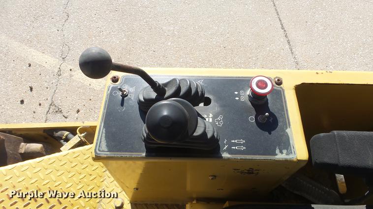 image for item DC1314 2006 Caterpillar CP-323C single drum vibratory roller