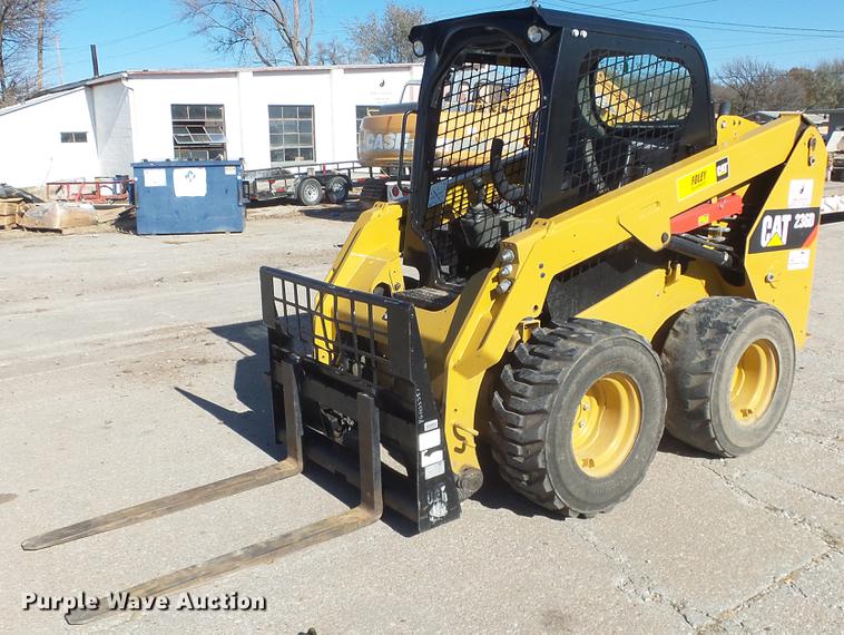 image for item DC1316 2015 Caterpillar 236D skid steer