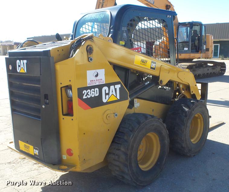 image for item DC1316 2015 Caterpillar 236D skid steer
