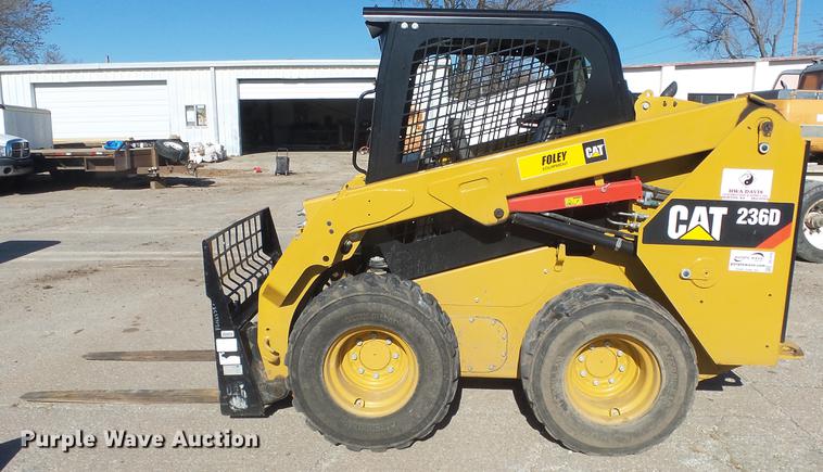 image for item DC1316 2015 Caterpillar 236D skid steer