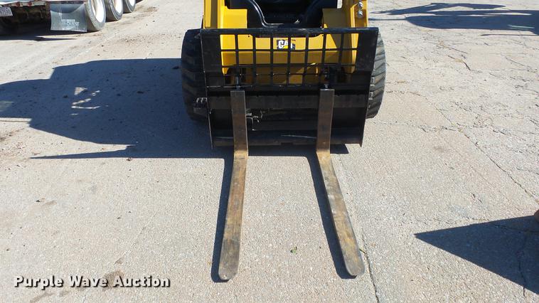 image for item DC1316 2015 Caterpillar 236D skid steer