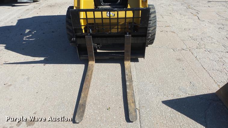 image for item DC1316 2015 Caterpillar 236D skid steer