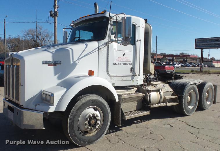 image for item DC1322 1998 Kenworth T800 semi truck