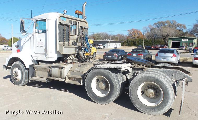 image for item DC1322 1998 Kenworth T800 semi truck