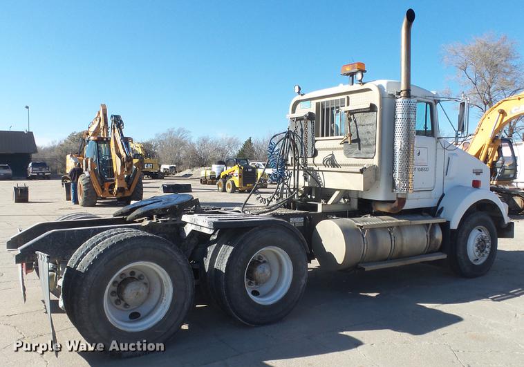 image for item DC1322 1998 Kenworth T800 semi truck