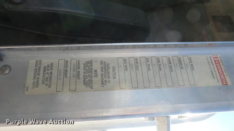 image for item DC1322 1998 Kenworth T800 semi truck