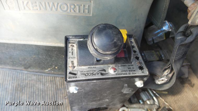 image for item DC1322 1998 Kenworth T800 semi truck