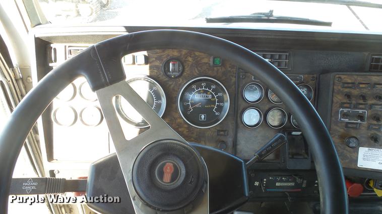 image for item DC1322 1998 Kenworth T800 semi truck
