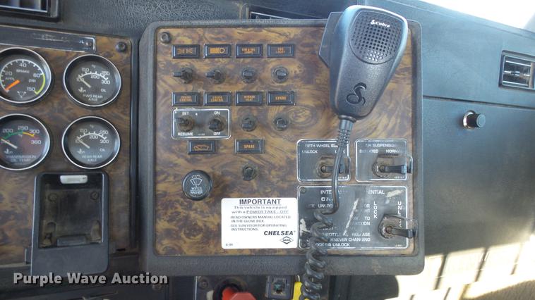 image for item DC1322 1998 Kenworth T800 semi truck