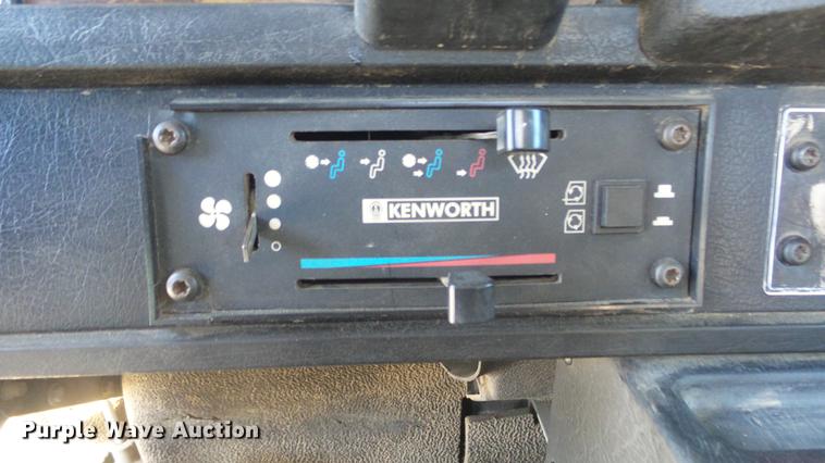 image for item DC1322 1998 Kenworth T800 semi truck
