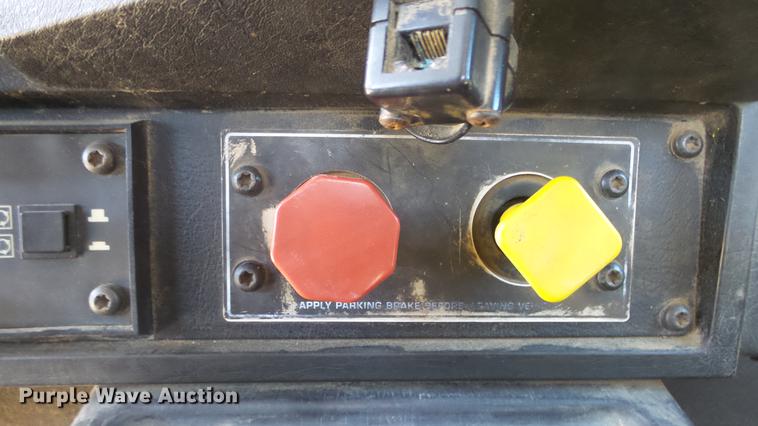 image for item DC1322 1998 Kenworth T800 semi truck