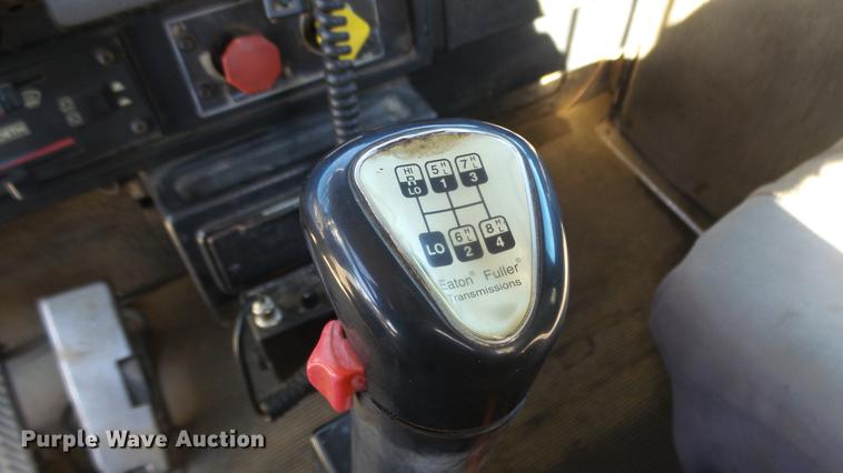 image for item DC1322 1998 Kenworth T800 semi truck