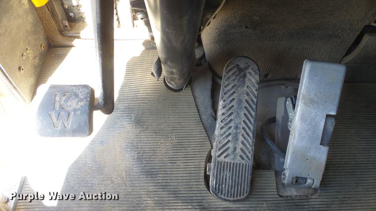 image for item DC1322 1998 Kenworth T800 semi truck