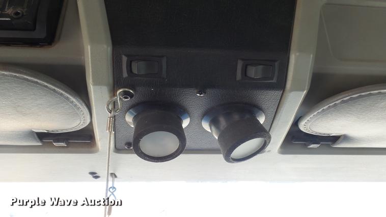 image for item DC1322 1998 Kenworth T800 semi truck