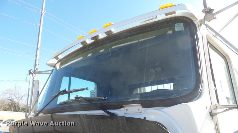 image for item DC1322 1998 Kenworth T800 semi truck