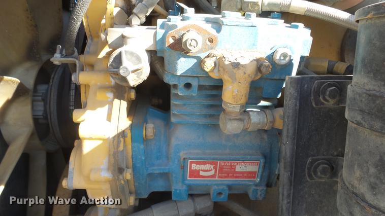 image for item DC1322 1998 Kenworth T800 semi truck