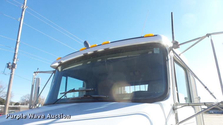 image for item DC1322 1998 Kenworth T800 semi truck