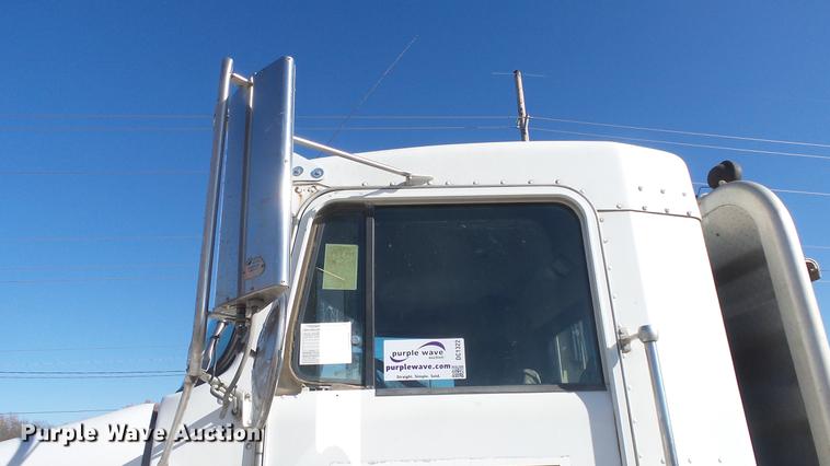 image for item DC1322 1998 Kenworth T800 semi truck