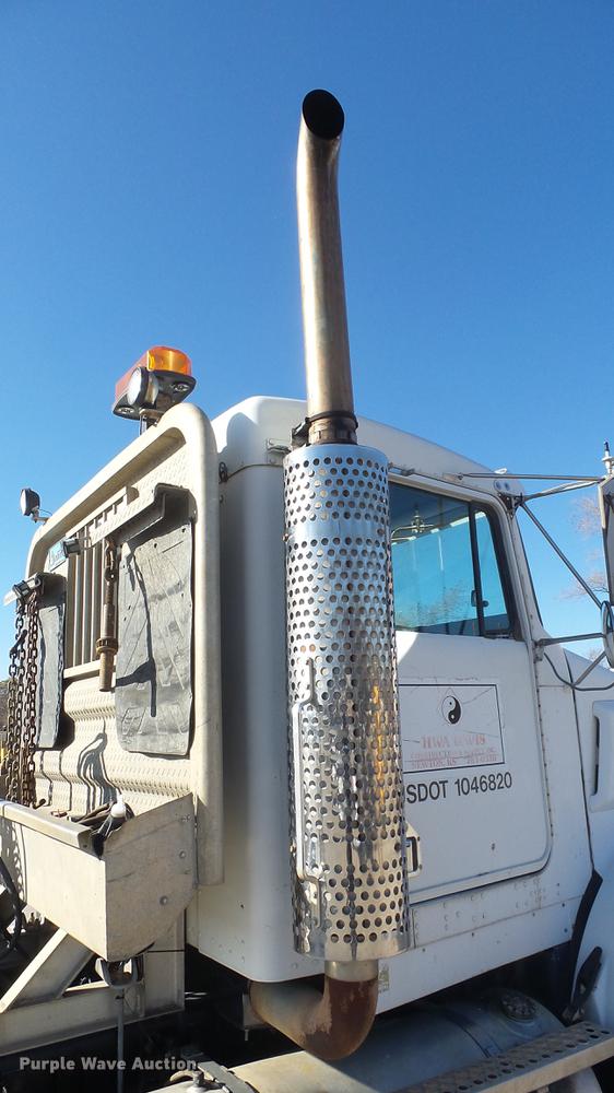 image for item DC1322 1998 Kenworth T800 semi truck