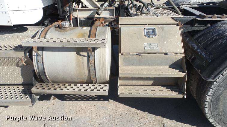 image for item DC1322 1998 Kenworth T800 semi truck